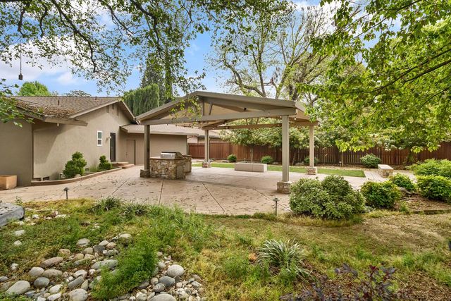 87 Breckenwood Way, Sacramento, CA 95864