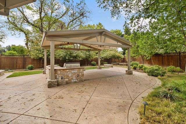 87 Breckenwood Way, Sacramento, CA 95864