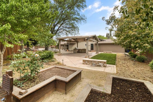 87 Breckenwood Way, Sacramento, CA 95864