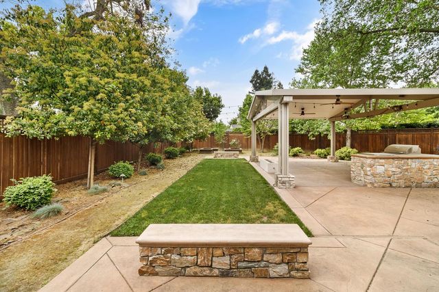 87 Breckenwood Way, Sacramento, CA 95864