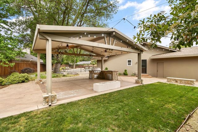 87 Breckenwood Way, Sacramento, CA 95864