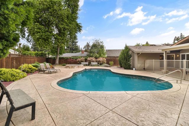 87 Breckenwood Way, Sacramento, CA 95864