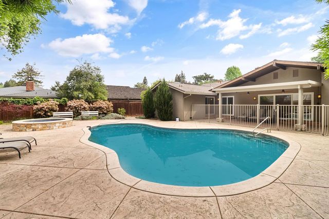 87 Breckenwood Way, Sacramento, CA 95864