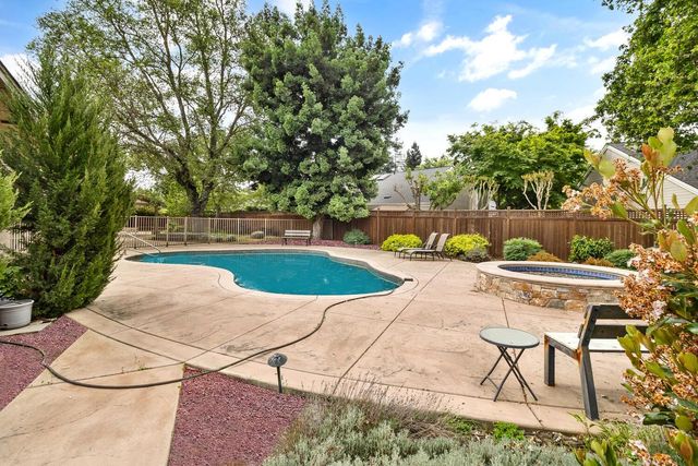 87 Breckenwood Way, Sacramento, CA 95864