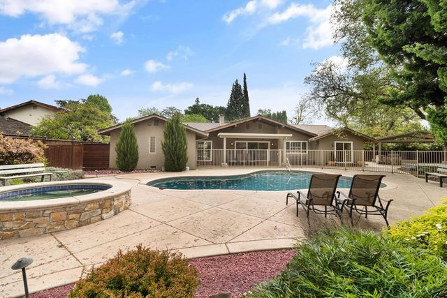 87 Breckenwood Way, Sacramento, CA 95864