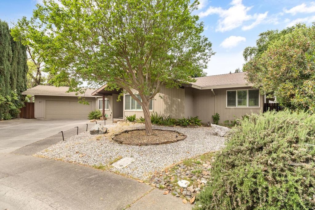 87 Breckenwood Way, Sacramento, CA 95864
