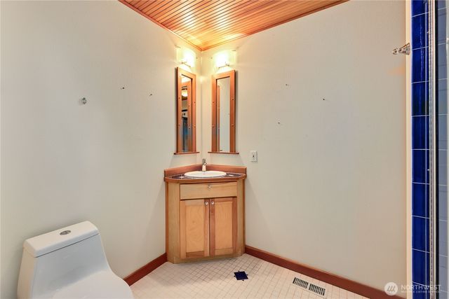 4752 NE Black Swan Lane, Olalla, WA 98359