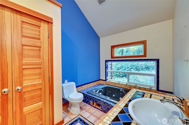 4752 NE Black Swan Lane, Olalla, WA 98359