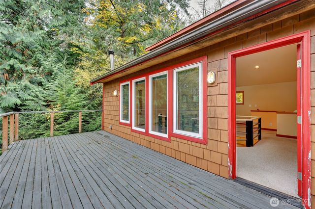 4752 NE Black Swan Lane, Olalla, WA 98359