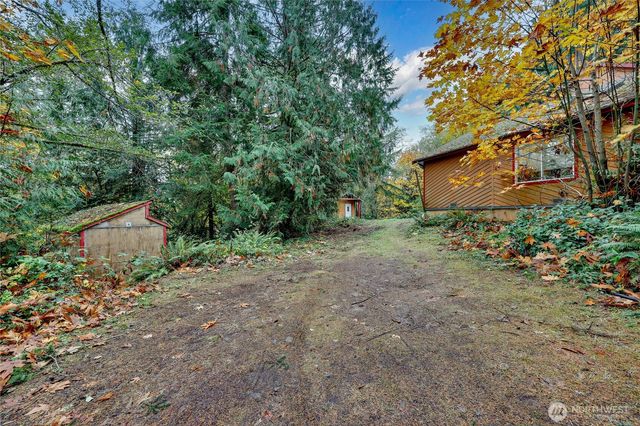 4752 NE Black Swan Lane, Olalla, WA 98359