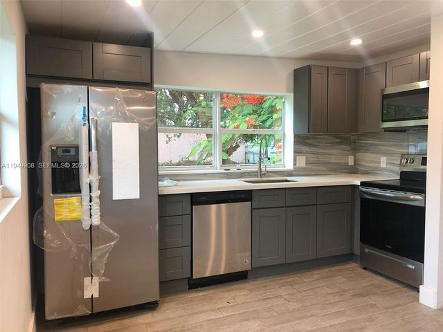 8000 NW 12th Pl, Miami, FL 33147