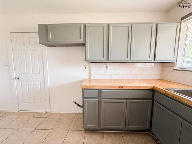 105 JAMES DRIVE, Iowa Park, TX 76367