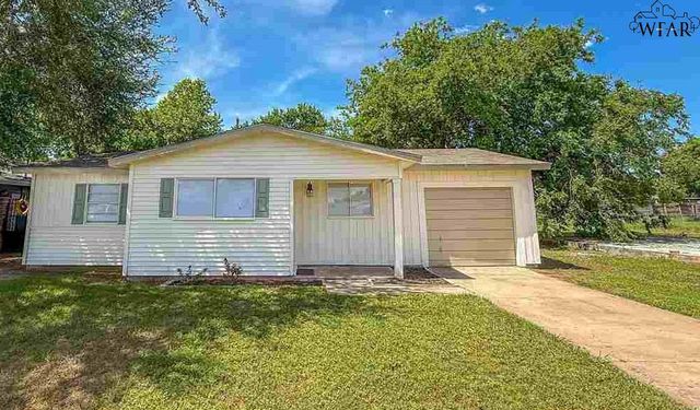 105 JAMES DRIVE, Iowa Park, TX 76367