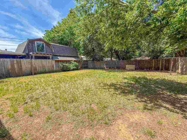 105 JAMES DRIVE, Iowa Park, TX 76367