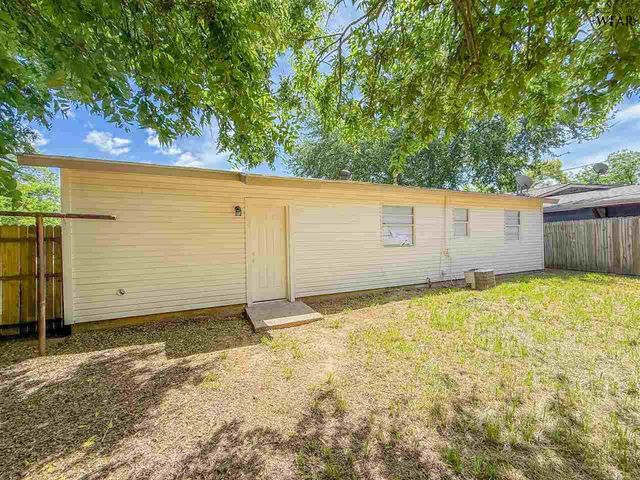 105 JAMES DRIVE, Iowa Park, TX 76367