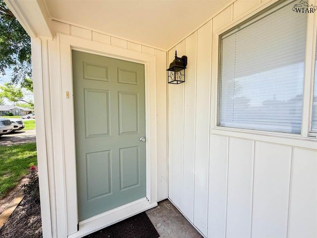 105 JAMES DRIVE, Iowa Park, TX 76367