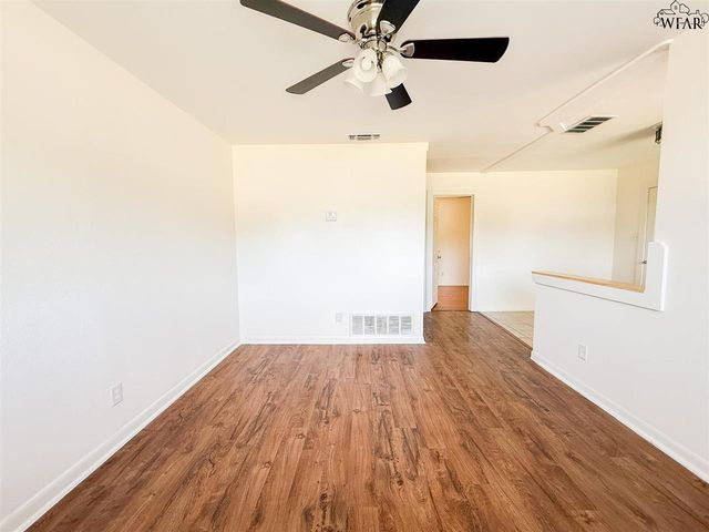 105 JAMES DRIVE, Iowa Park, TX 76367