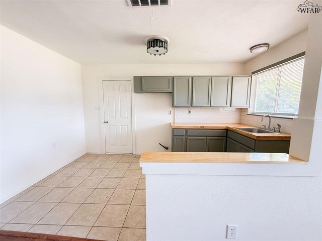 105 JAMES DRIVE, Iowa Park, TX 76367