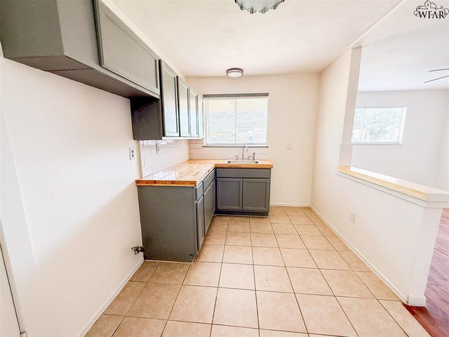 105 JAMES DRIVE, Iowa Park, TX 76367