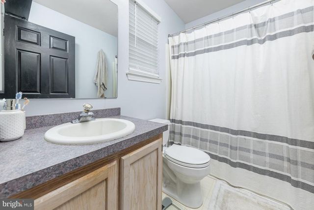 515 CAMPUS DR, Williamstown, NJ 08094