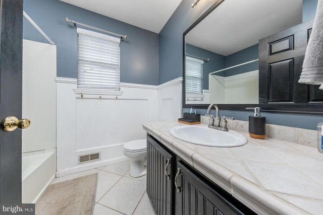 515 CAMPUS DR, Williamstown, NJ 08094
