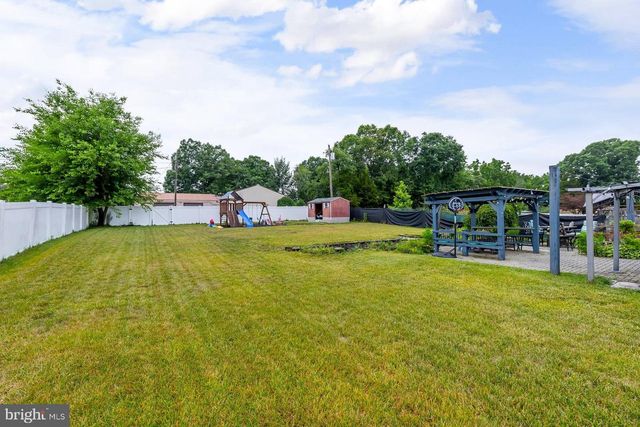 515 CAMPUS DR, Williamstown, NJ 08094