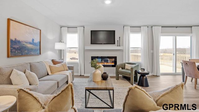 7016 S 204th Avenue, Gretna, NE 68028