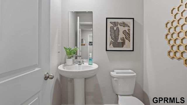 7016 S 204th Avenue, Gretna, NE 68028