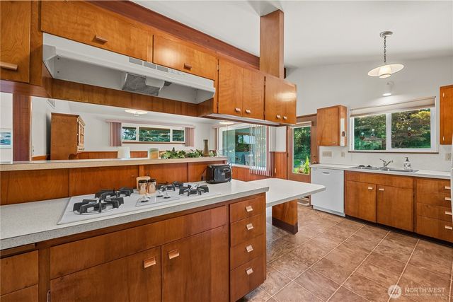 1040 Rosewood Lane, Fircrest, WA 98466