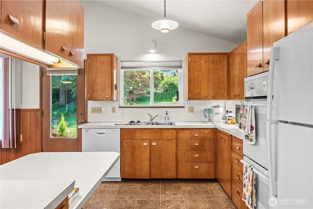 1040 Rosewood Lane, Fircrest, WA 98466