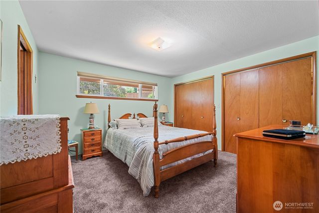 1040 Rosewood Lane, Fircrest, WA 98466