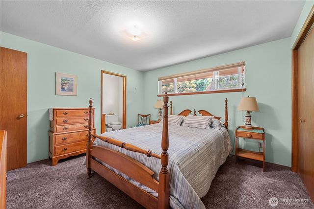 1040 Rosewood Lane, Fircrest, WA 98466