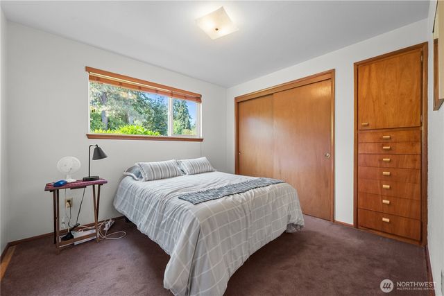 1040 Rosewood Lane, Fircrest, WA 98466