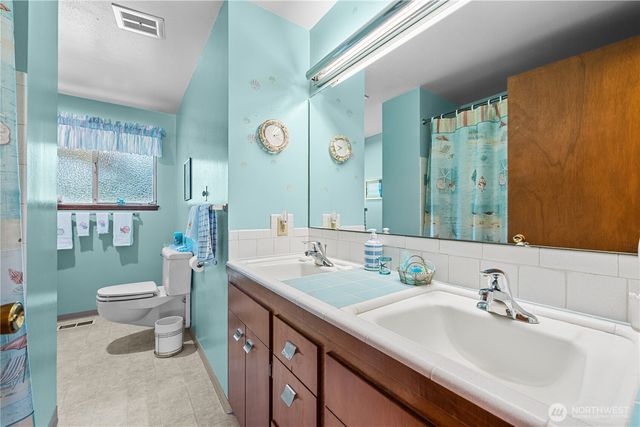 1040 Rosewood Lane, Fircrest, WA 98466