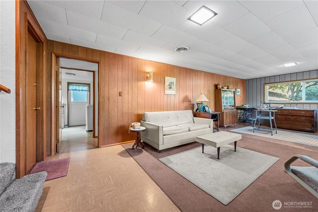 1040 Rosewood Lane, Fircrest, WA 98466