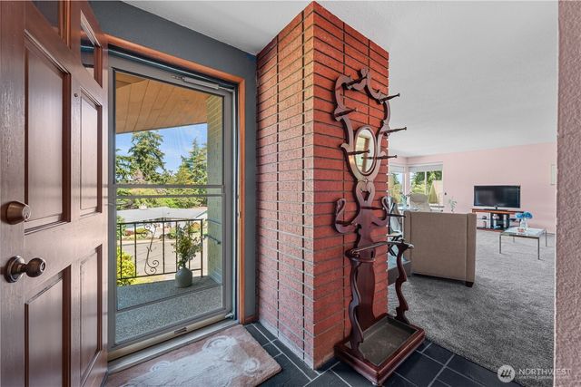 1040 Rosewood Lane, Fircrest, WA 98466