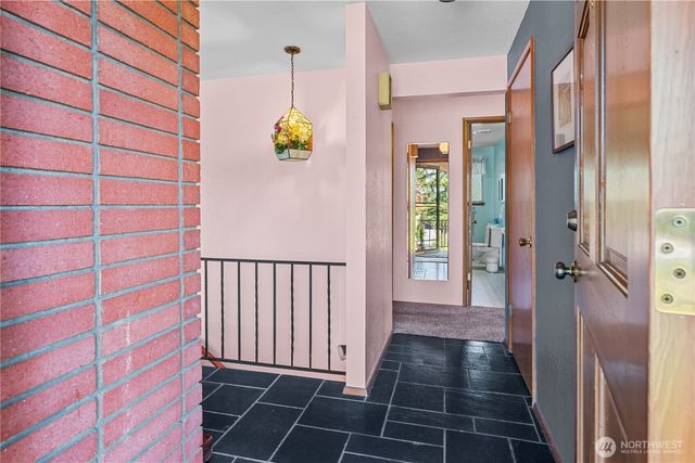 1040 Rosewood Lane, Fircrest, WA 98466