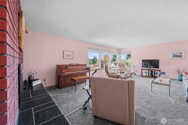 1040 Rosewood Lane, Fircrest, WA 98466