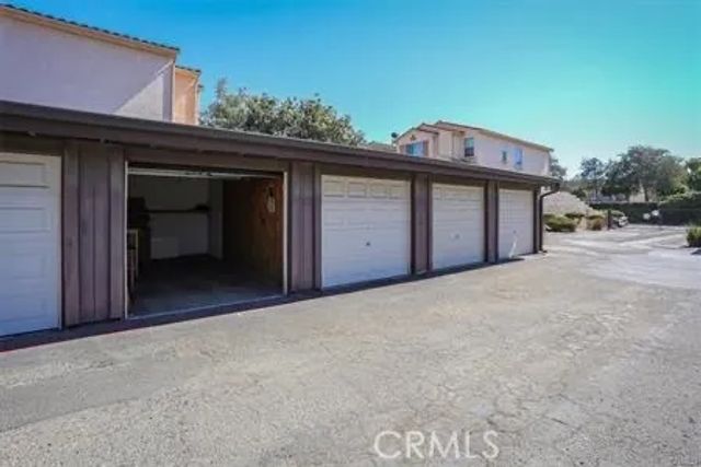 1960 S Mcclelland 33, Santa Maria, CA 93454