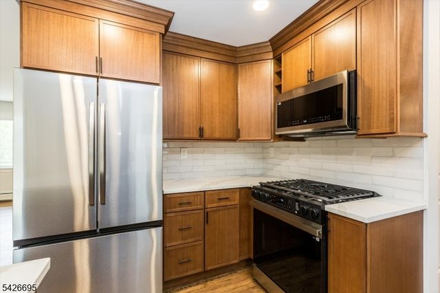 62 Elmwood Ter, Wayne Twp., NJ 07470