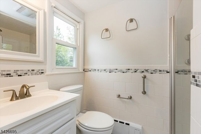 62 Elmwood Ter, Wayne Twp., NJ 07470