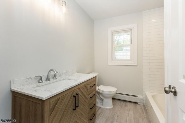 62 Elmwood Ter, Wayne Twp., NJ 07470