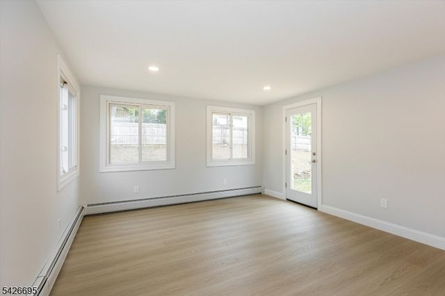 62 Elmwood Ter, Wayne Twp., NJ 07470