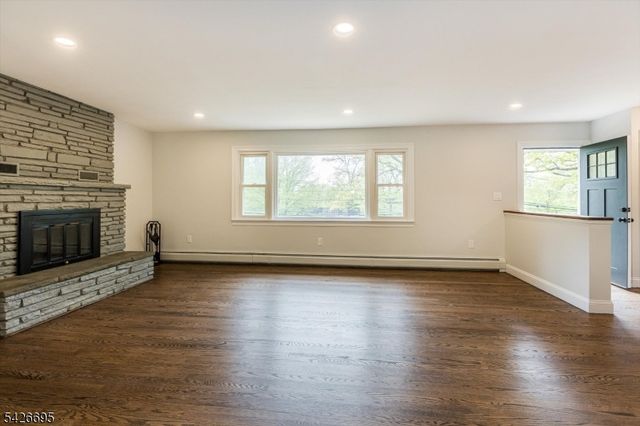62 Elmwood Ter, Wayne Twp., NJ 07470