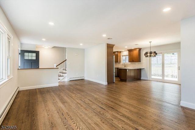 62 Elmwood Ter, Wayne Twp., NJ 07470