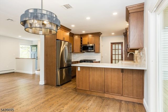 62 Elmwood Ter, Wayne Twp., NJ 07470