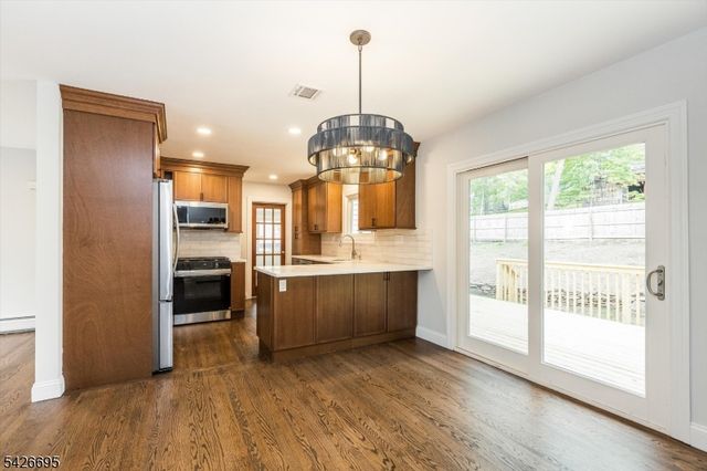 62 Elmwood Ter, Wayne Twp., NJ 07470