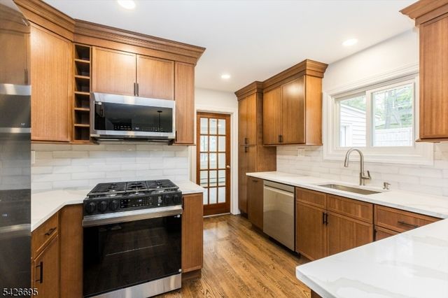 62 Elmwood Ter, Wayne Twp., NJ 07470