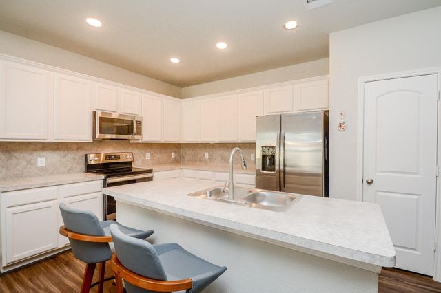 805 Willow Avenue, Cleveland, TX 77327