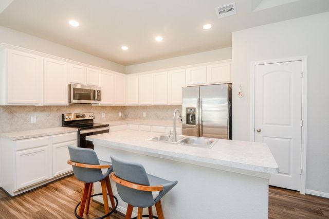 805 Willow Avenue, Cleveland, TX 77327